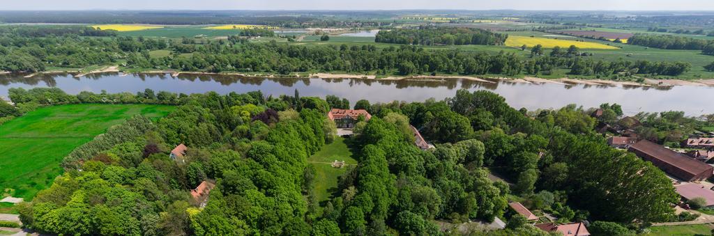 Hotel Schloss Storkau エクステリア 写真